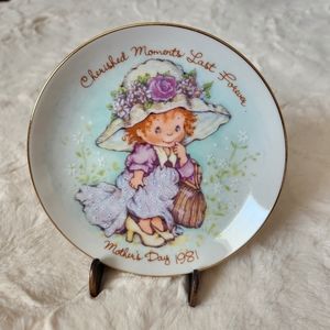 Avon Vintage (1981) Mother's Day Plate, "Cherished Moments Last Forever"